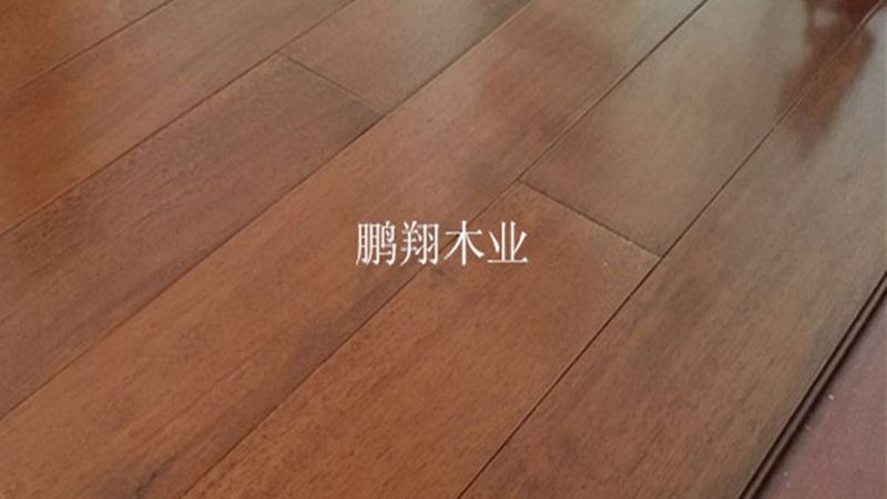 免漆板衣柜与烤漆柜：材质与工艺的差异化解析**